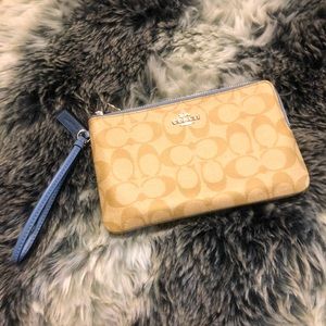 Coach Wristlet 👜